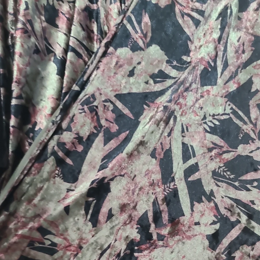 NWTSimply Noelle Black Gray Purple Green Velvety Floral Lightweight Cover Up OS